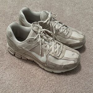 Nike Vomero 5 Size 11.5